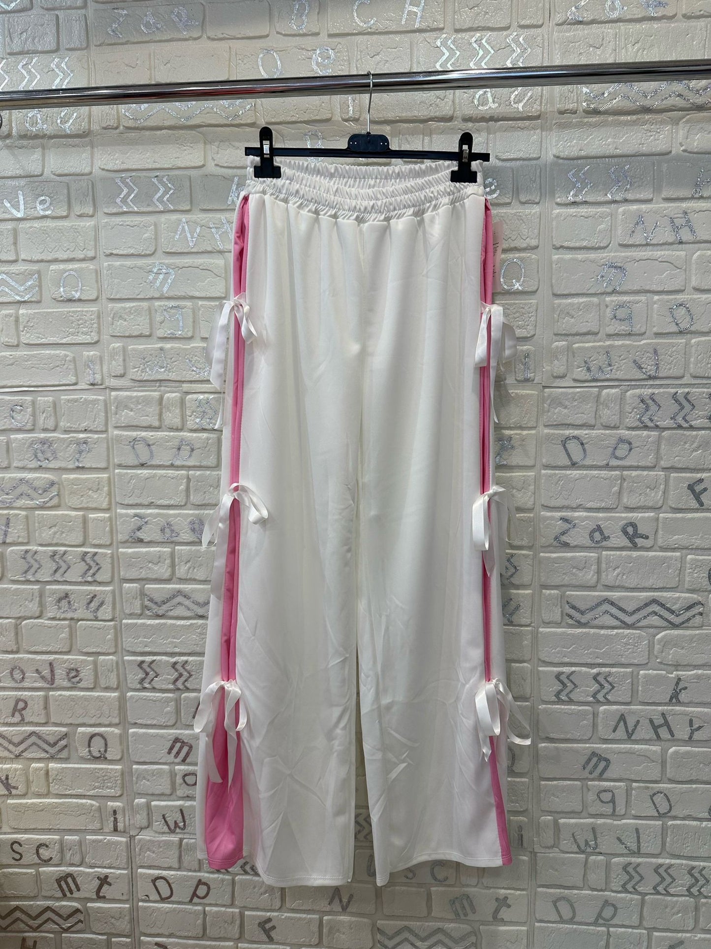 PANTALONI CON FIOCCHI