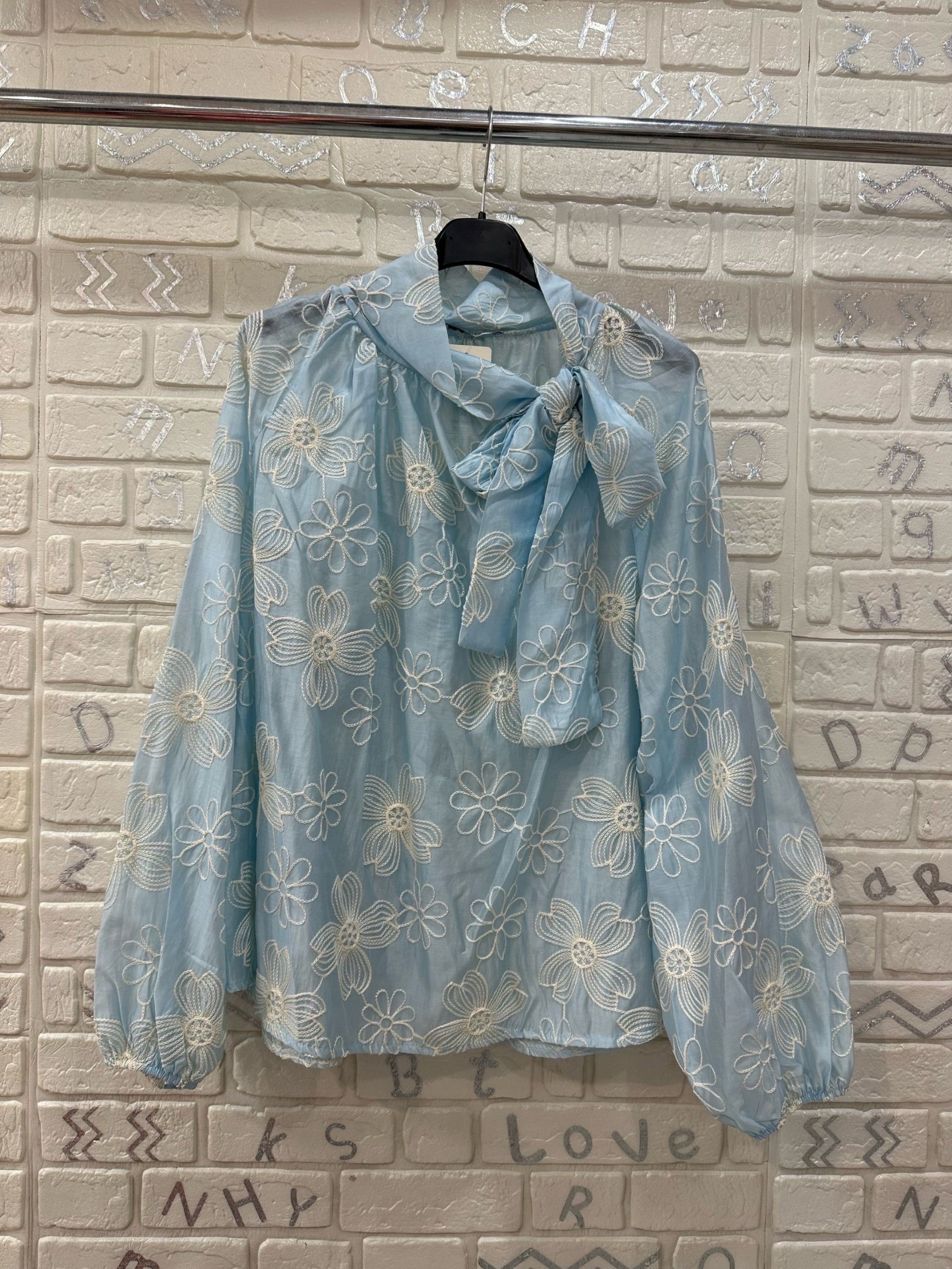 CAMICIA FIOCCO CON RICAMI