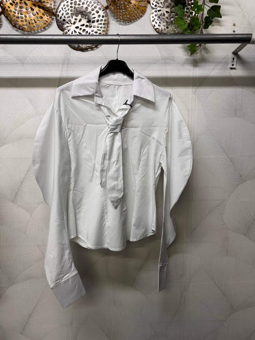 CAMICIA CON CRAVATTA E MANICHE A PALLONCINO