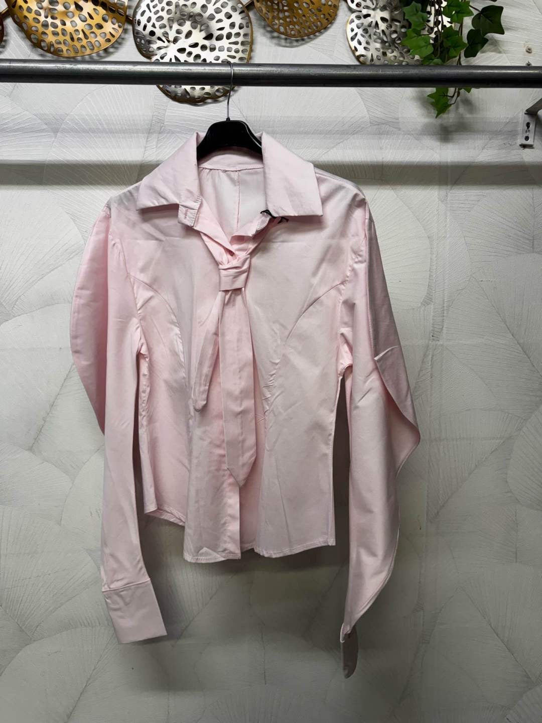 CAMICIA CON CRAVATTA E MANICHE A PALLONCINO