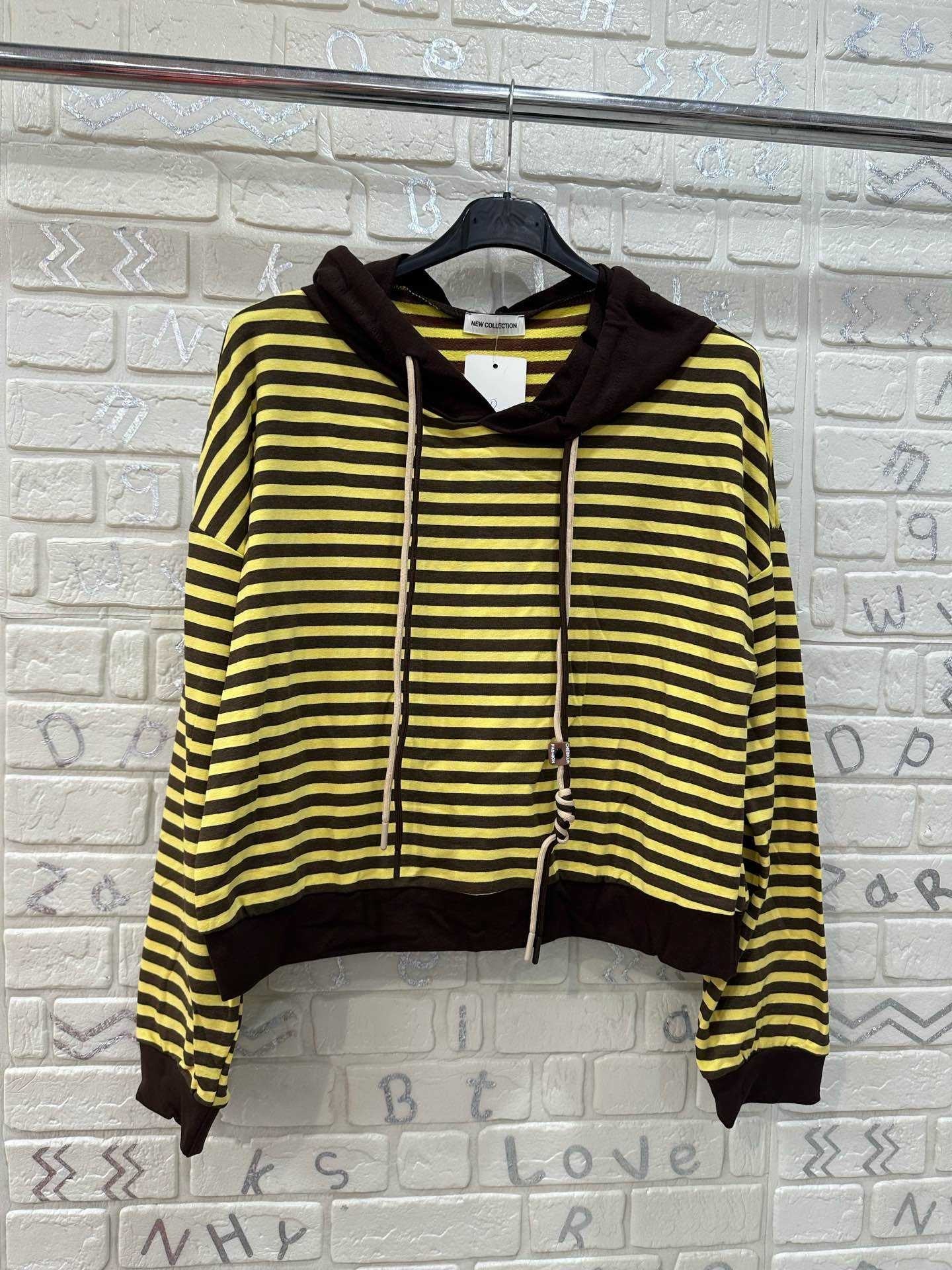 MAGLIA A RIGHE CON CAPPUCCIO