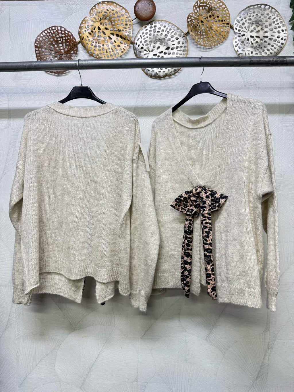 MAGLIA COZY CHIC CON FIOCCO ANIMALIER SUL RETRO