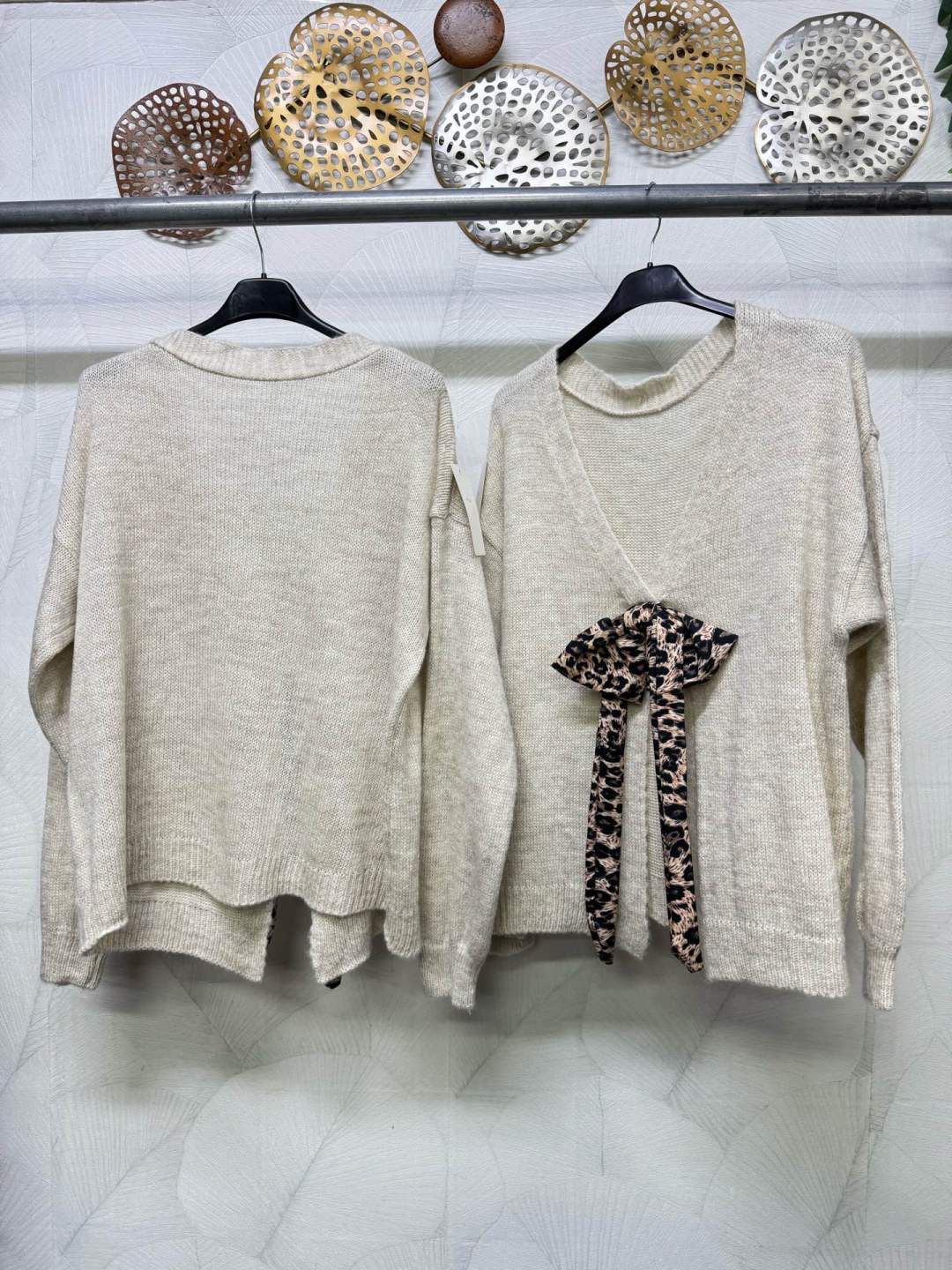 MAGLIA COZY CHIC CON FIOCCO ANIMALIER SUL RETRO